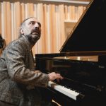 Intervista a Stefano Bollani che in piano solo ha inciso le musiche di Jesus Christ Superstar in «Piano Variations On Jesus Christ Superstar»