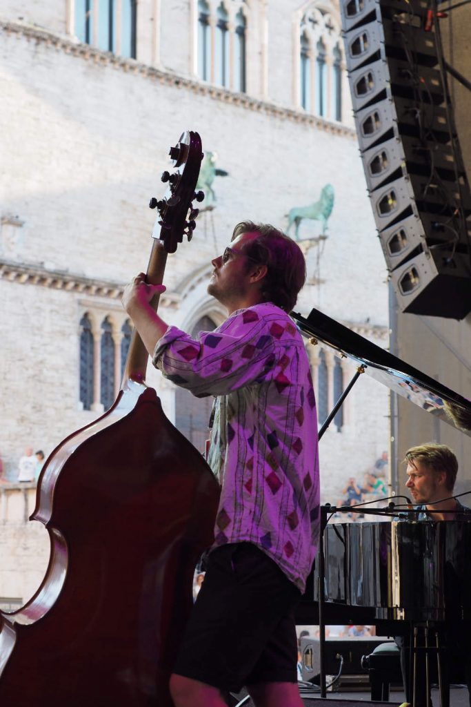 Piazza IV Novembre, esibizione Alex Hitchcock Quintet, gruppo 1° classificato dell’edizione 2018