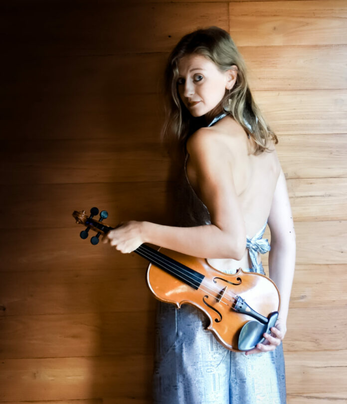 Anais-Drago_violino-881x1024