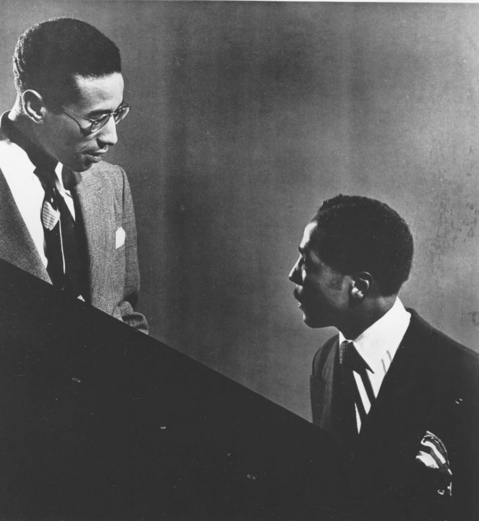 Una delle più celebri foto nella storia del jazz: i coetanei Max Roach e Bud Powell (entrambi nati nel 1924) in uno studio newyorkese nel 1950. (foto di Gilles Petard/Redferns)