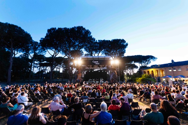 Roma, Auditorium Parco della Musica 07 07 2021<br />SI PUO' FARE CASA DEL JAZZ<br /> DEE DEE BRIDGEWATER<br /> Dee Dee Bridgewater: voce<br /> Claudio Filippini: pianoforte<br /> Mirco Rubegni: tromba<br /> Michele Polga: sassofono<br /> Rosa Brunello: basso elettrico, contrabbasso<br /> Evita Polidoro: batteria<br /> ©Fondazione Musica Per Roma - Foto Musacchio, Ianniello &amp; Pasqualini<br />