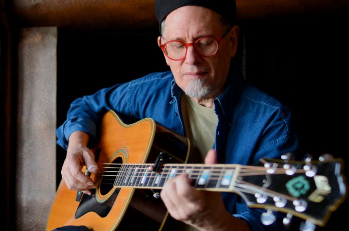 Glenn-Jones-by-Jesse-Sheppard Glenn Jones (foto di Jesse Sheppard)