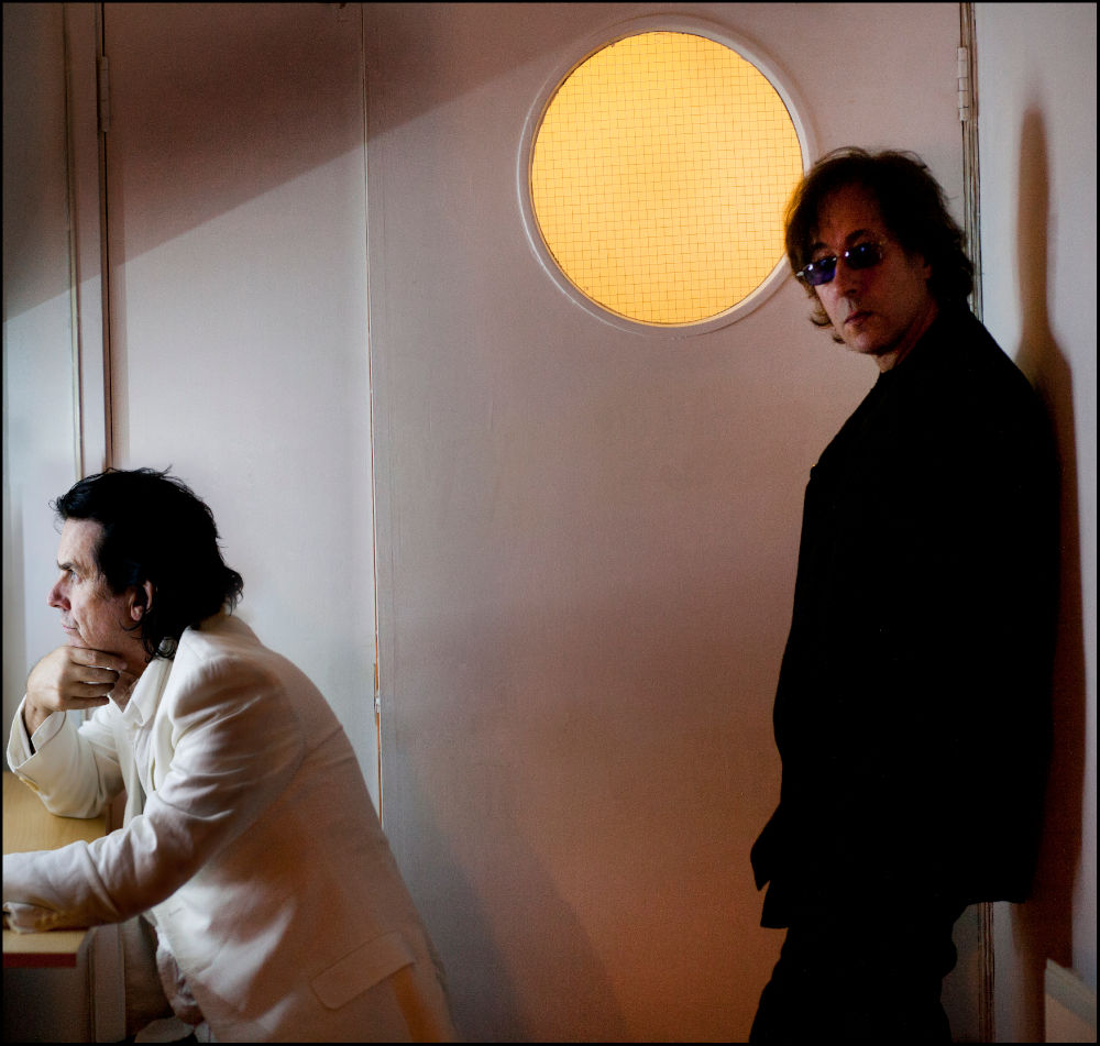 Richard Barbieri (a destra) con Steve Hogarth, cantante della band Marillion (2011).