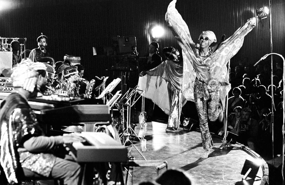 Sun Ra Arkestra e June Tyson (Germania, novembre 1971).