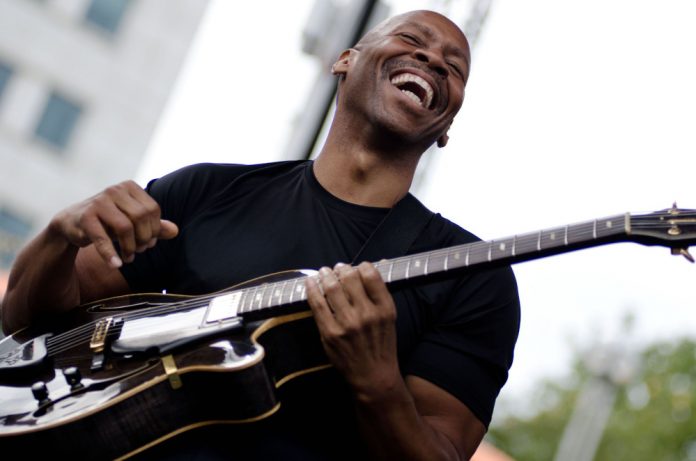 Kevin Eubanks (foto di Raj Naik)