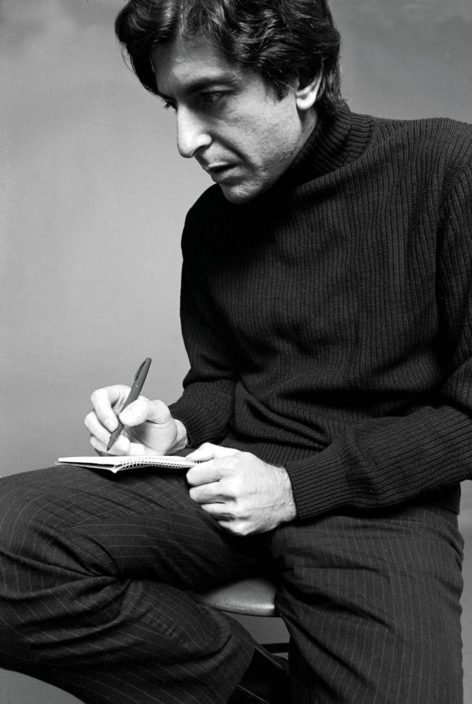 Canadian poet, novelist, and singer-songwriter Leonard Cohen, August, 1967. (Photo by Jack Robinson/Getty Images)