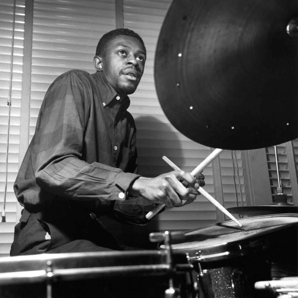 Il giovane Louis Hayes nello studio di Rudy Van Gelder, all’epoca in cui lavorava nel quintetto di Horace Silver