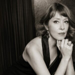 SUZANNE-VEGA-immagine-per-sito-mirrored-scaled