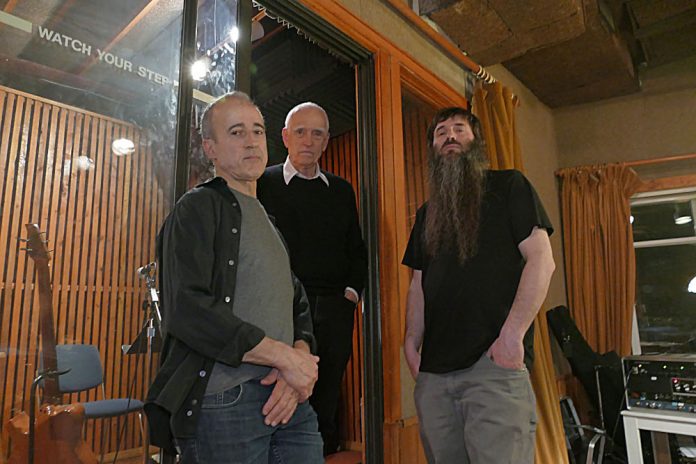 The New Standard Trio Jamie Saft Steve Swallow Bobby Previte The New Standard Trio: Bobby Previte, Steve Swallow e Jamie Saft