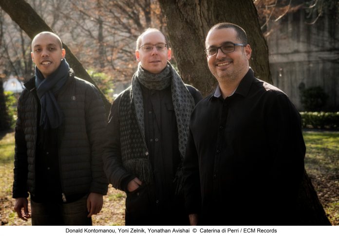 Yonathan Avishai - dx - trio. foto caterina di perri