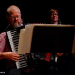 accordion player e Sarah Dean