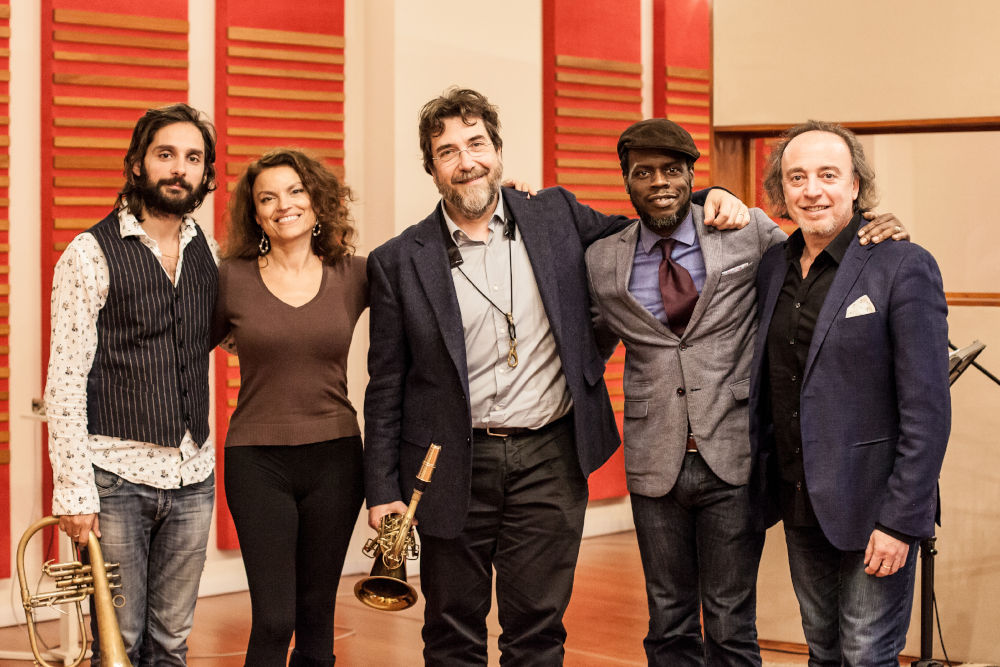 Da sinistra: Dino Rubino, Roberta Gambarini, Emanuele Cisi, Greg Hutchinson, Rosario Bonaccorso (foto di Alessandro Talarico)