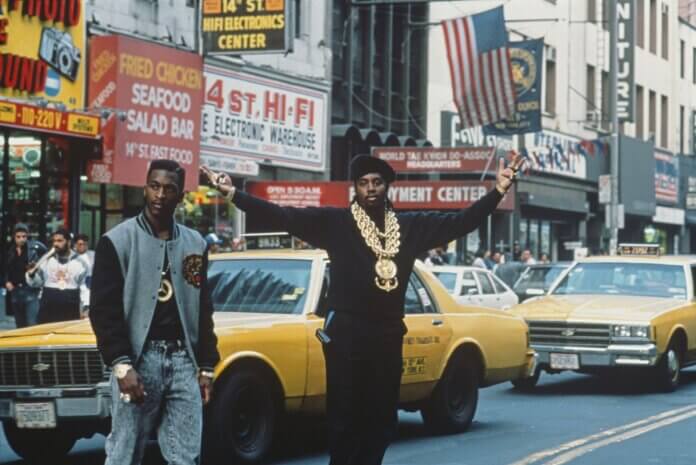 Eric B & Rakim attraversano la 14th Street di New York City nel 1989.