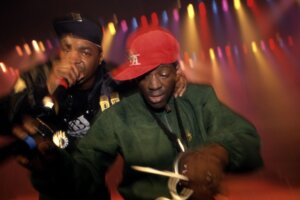public enemy Uno dei gruppi fondamentali dell’hip hop, qui dal vivo in Francia nel 1990.