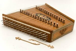 Santoor antico strumento persiano